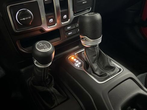 Used 2025 Jeep Wrangler Sport image 15