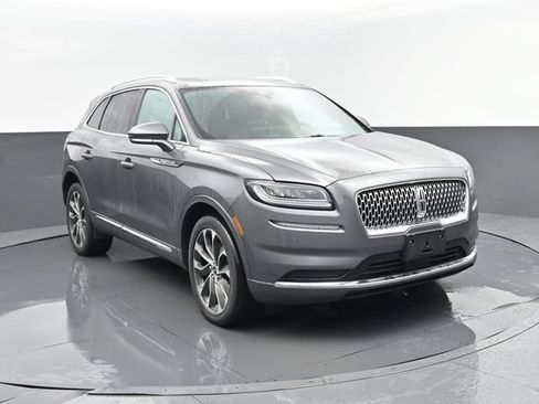 Used 2021 Lincoln Nautilus Reserve AWD/4WD image 3