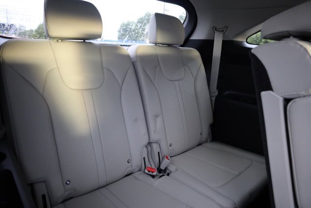 Used 2025 Kia Sorento S w/ Panoramic Sunroof Package FWD image 39