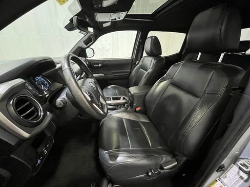Used 2019 Toyota Tacoma Limited image 10