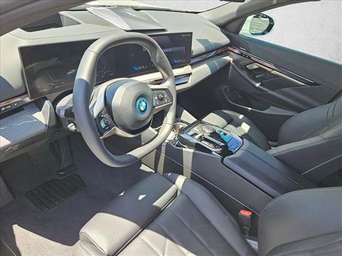 Used 2025 BMW i5 eDrive40i w/ Premium Package RWD image 10