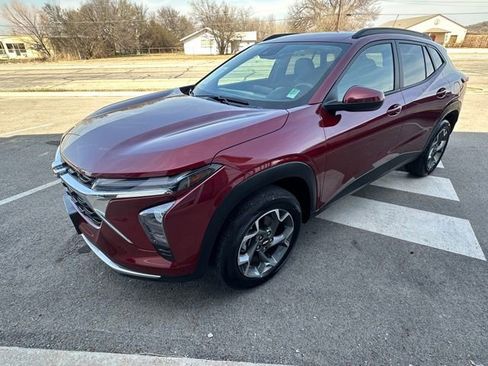 Used 2025 Chevrolet Trax LT image 12