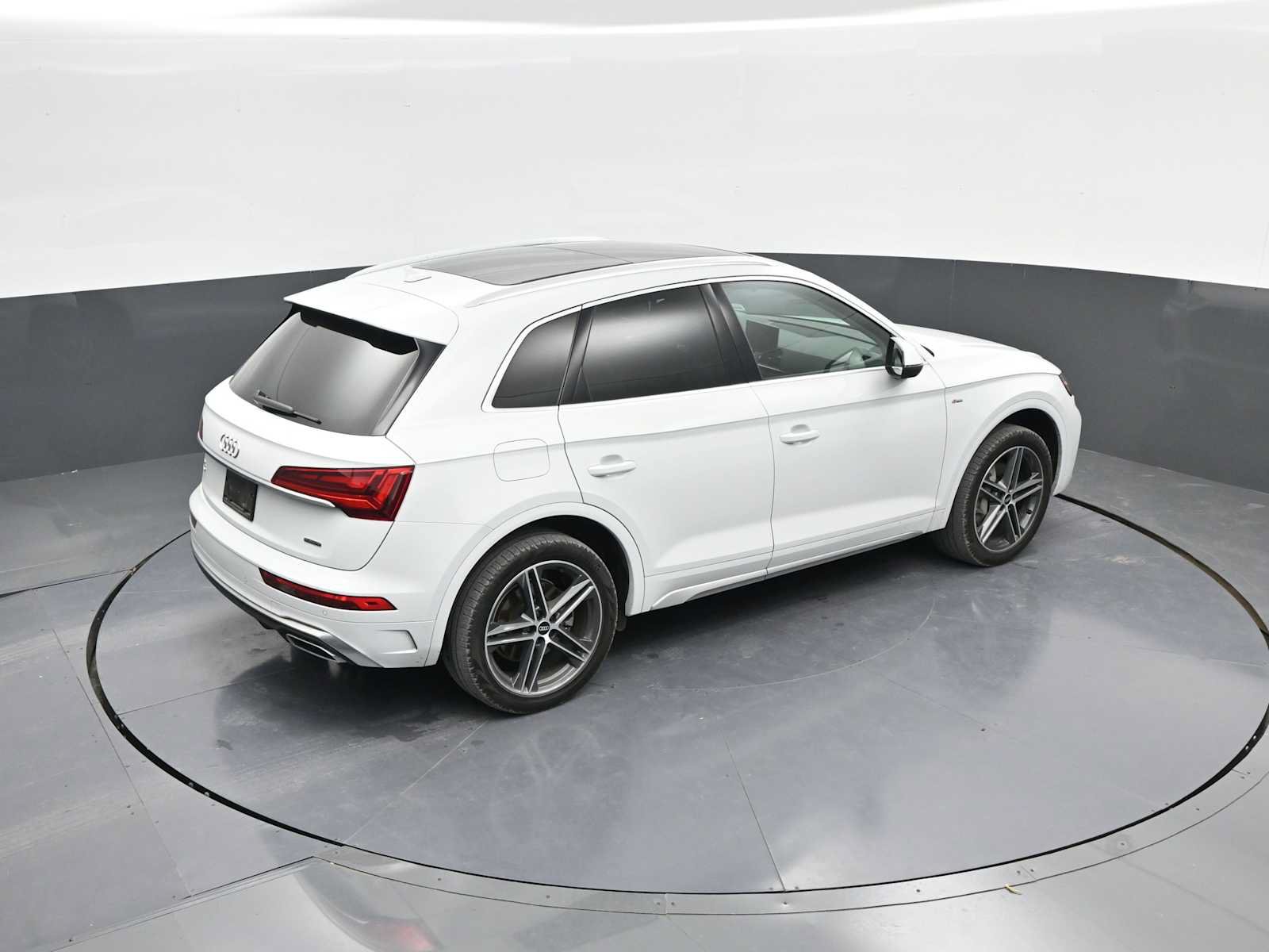 Used 2021 Audi Q5 e Premium Plus AWD/4WD image 31