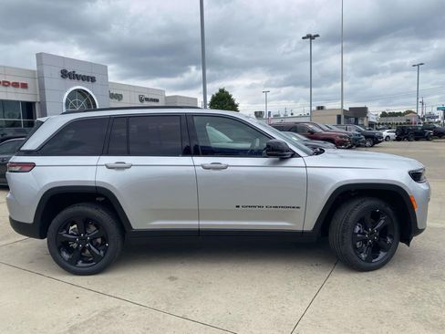 New 2026 Jeep Grand Cherokee Limited w/ Limited Altitude Package RWD image 7
