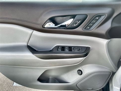 Certified 2021 GMC Acadia SLT w/ Preferred Package image 22