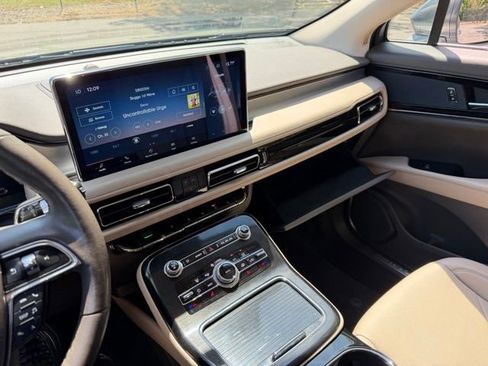 Used 2023 Lincoln Nautilus AWD image 14