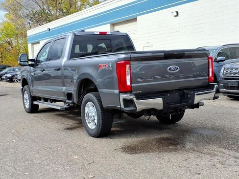 Used 2025 Ford F350 XLT AWD/4WD image 3