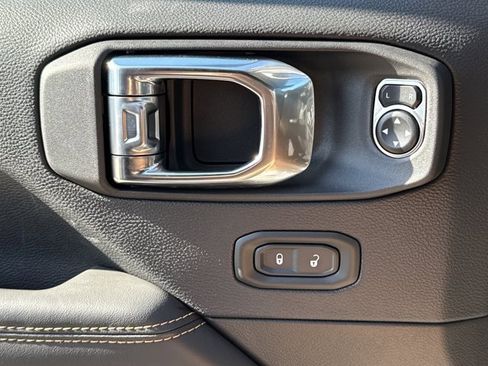 New 2025 Jeep Wrangler Unlimited Rubicon 392 image 17