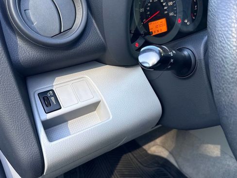 Used 2012 Toyota RAV4 4WD w/ Value Pkg image 39