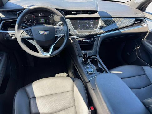 Used 2024 Cadillac XT6 Premium Luxury AWD/4WD image 2