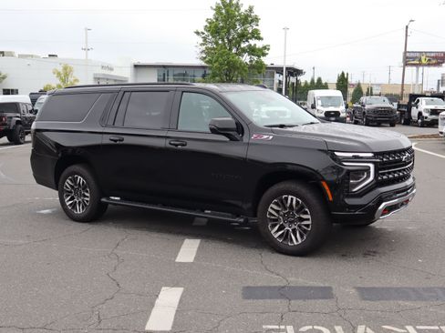 Used 2026 Chevrolet Suburban Z71 w/ Comfort Package AWD/4WD image 13