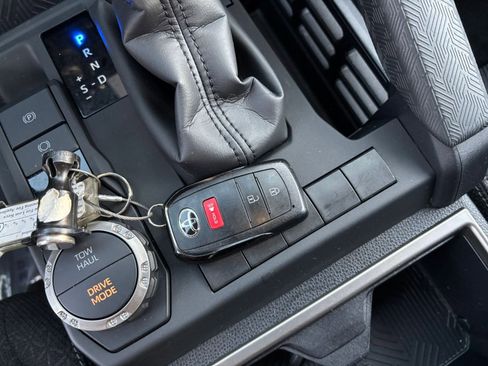 Used 2025 Toyota 4Runner SR5 image 22