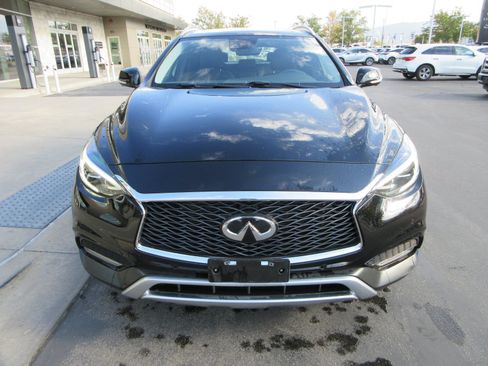 Used 2018 INFINITI QX30 AWD w/ Pro Assist Package image 16