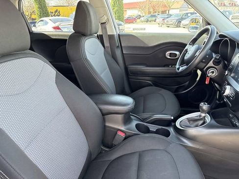 Used 2018 Kia Soul + image 19