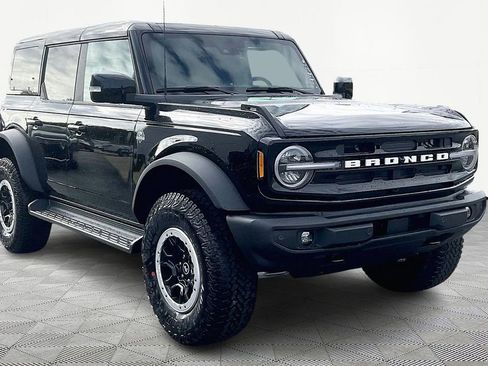 New 2025 Ford Bronco Outer Banks w/ Sasquatch Package image 1
