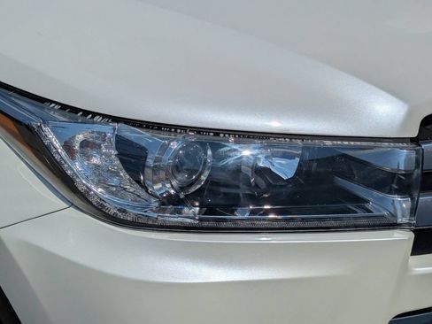 Used 2018 Toyota Highlander Limited FWD image 4