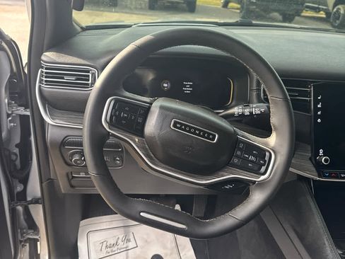 Used 2022 Jeep Wagoneer Series III w/ Convenience Group I image 17