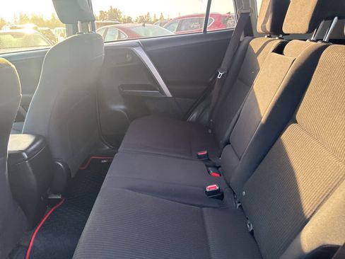 Used 2017 Toyota RAV4 LE image 17