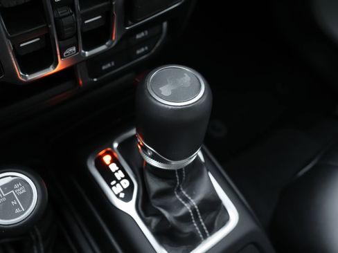 Used 2023 Jeep Wrangler Unlimited Sahara w/ Cold Weather Group image 17