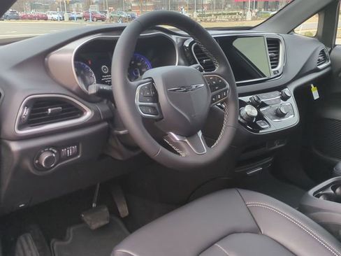 New 2026 Chrysler Voyager LX image 29