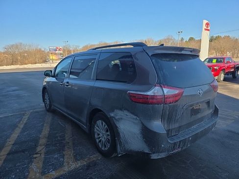 Used 2019 Toyota Sienna XLE image 7