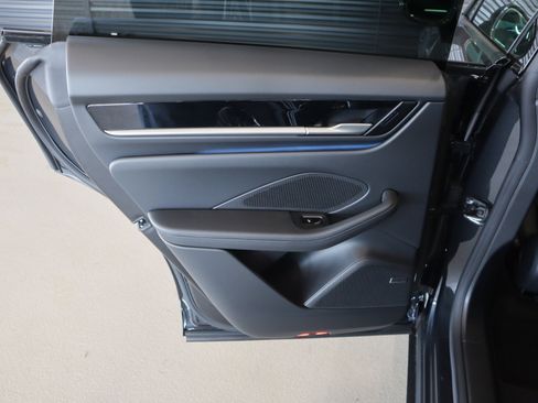 New 2026 Porsche Macan Electric RWD image 22