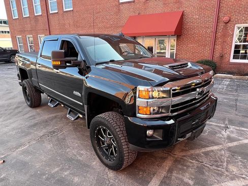 Used 2018 Chevrolet Silverado 2500 High Country w/ Duramax Plus Package image 22