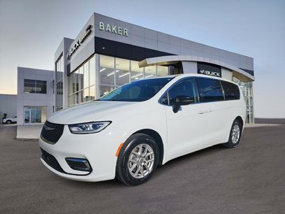 Used 2024 Chrysler Pacifica Touring-L