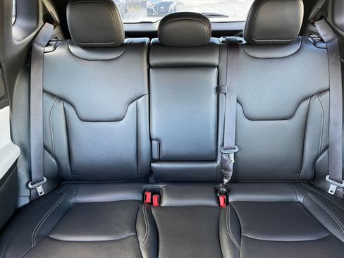 Used 2025 Jeep Compass Limited image 38