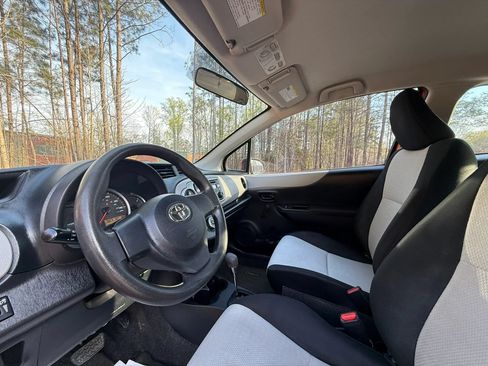Used 2012 Toyota Yaris L FWD image 12