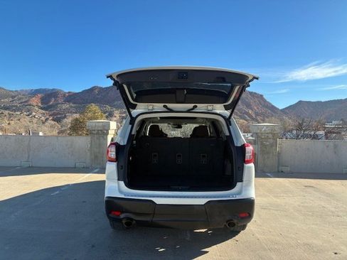 Used 2023 Subaru Ascent Touring image 8