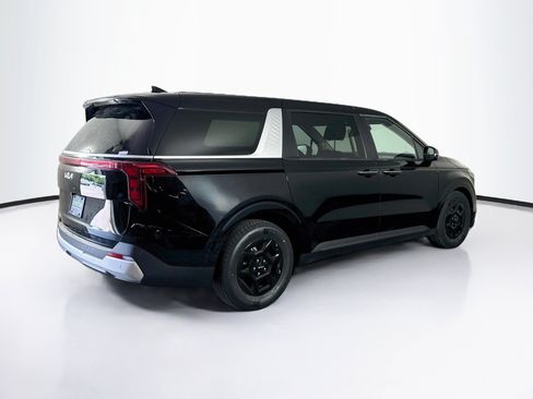 Used 2025 Kia Carnival FWD image 9