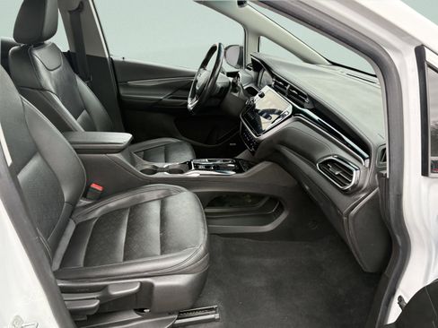 Used 2022 Chevrolet Bolt LT w/ Infotainment Package FWD image 22