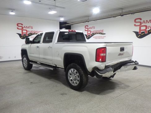 Used 2018 GMC Sierra 2500 Denali AWD/4WD image 2