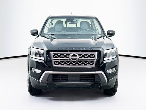 Used 2024 Nissan Frontier SL image 2