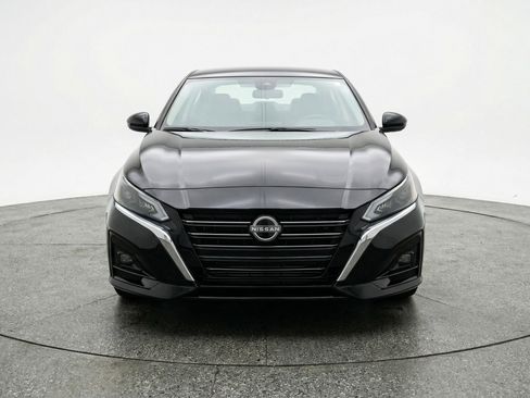 Used 2025 Nissan Altima 2.5 SV FWD image 2