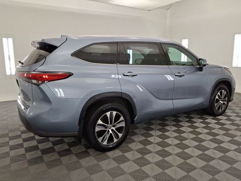 Used 2021 Toyota Highlander XLE AWD/4WD image 26
