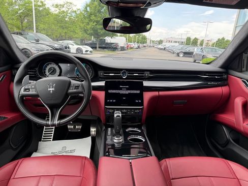 Used 2023 Maserati Quattroporte Modena Q4 AWD/4WD image 9