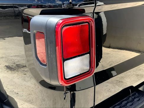 Used 2021 Jeep Gladiator Rubicon AWD/4WD image 32