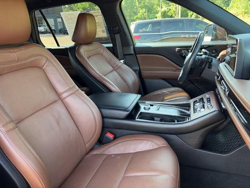 Used 2022 Lincoln Aviator Reserve w/ Elements Package Plus AWD/4WD image 15