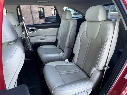 Used 2022 Kia Sorento SX Prestige w/ Panoramic Sunroof Package image 17