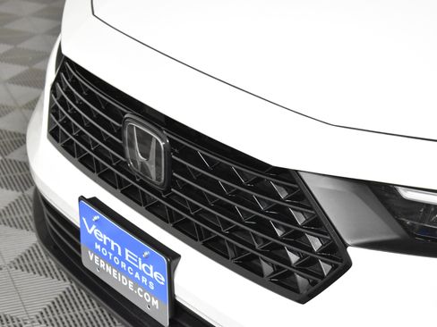 Used 2024 Honda Accord EX image 11