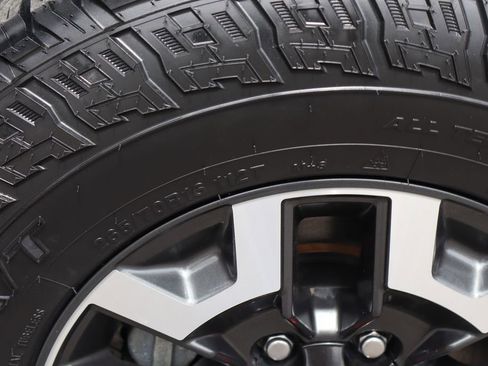 Used 2019 Toyota Tacoma TRD Off-Road AWD/4WD image 46