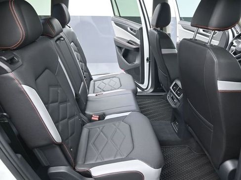 New 2025 Volkswagen Atlas Peak Edition SE image 16