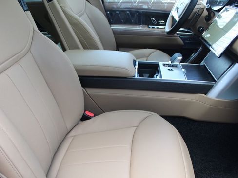 New 2026 Land Rover Range Rover Long Wheelbase SE AWD/4WD image 16