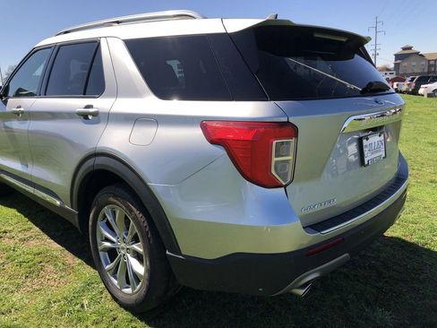 Used 2023 Ford Explorer Limited AWD/4WD image 4