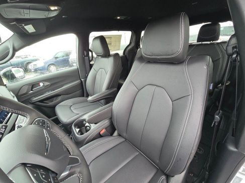 New 2026 Chrysler Voyager LX FWD image 25