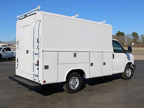 Used 2023 Chevrolet Express 3500 139WB ENCLOSED SERVICE VAN w/ Power Convenience Package image 5