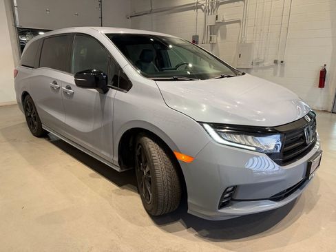 Used 2023 Honda Odyssey Sport image 4