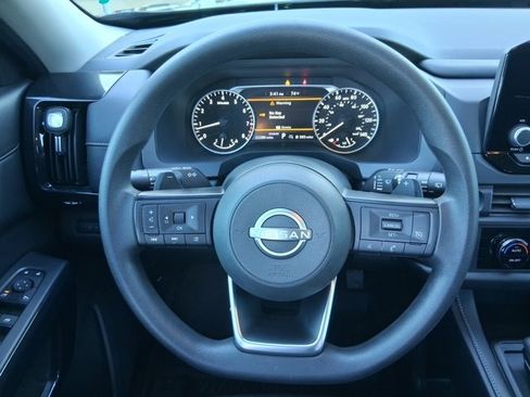 Used 2024 Nissan Pathfinder S image 8